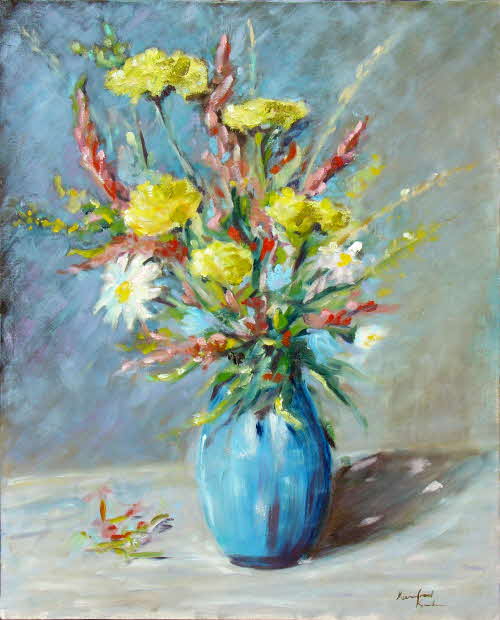 Blumenstrau� in  blauer Vase